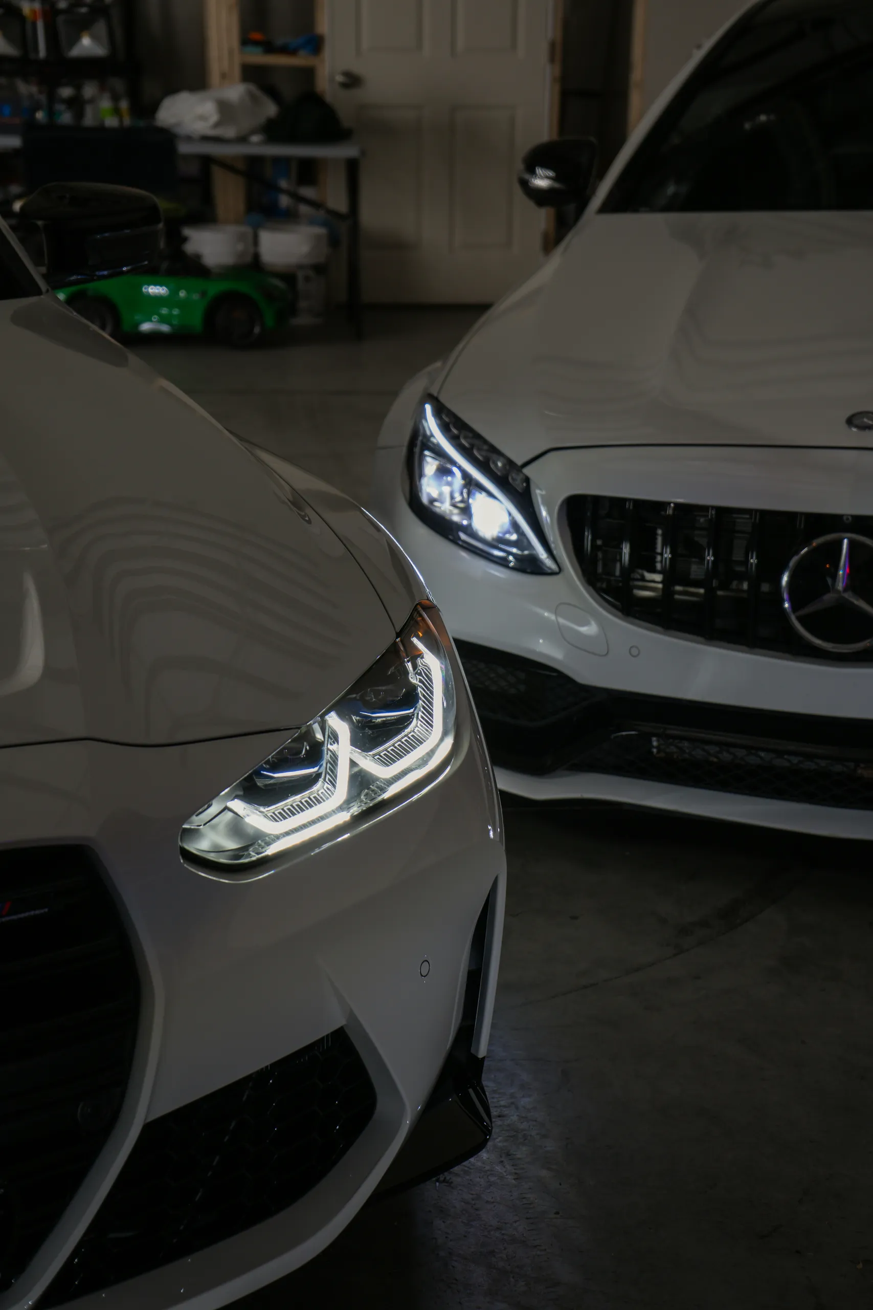 Interior moderno de un coche tras el detailing
